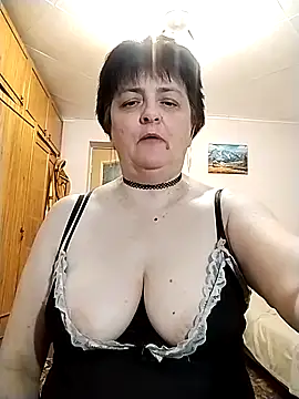 Snapshot of IsXLoves chatting on September 11, 2025, 5:02 pm IsXLoves online show from September 11, 2025, 5:02 pm