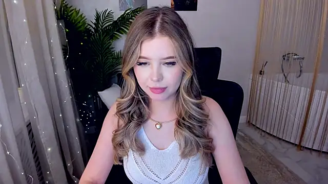 FollowLovee online show from March 8, 2025, 2:01 am