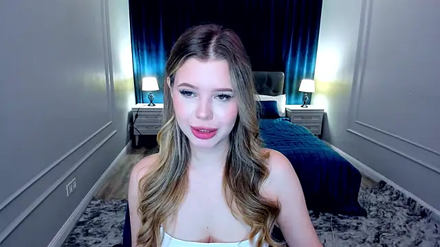 FollowLovee online show from September 12, 2025, 8:20 pm