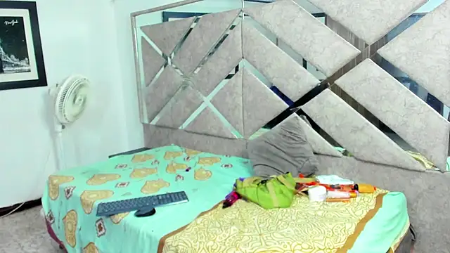 EvaxEmma online show from November 15, 2025, 1:07 pm