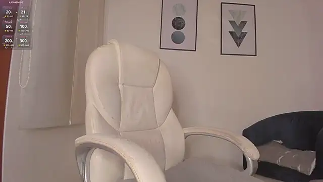 LynnSam  online show from March 21, 2025, 1:13 am