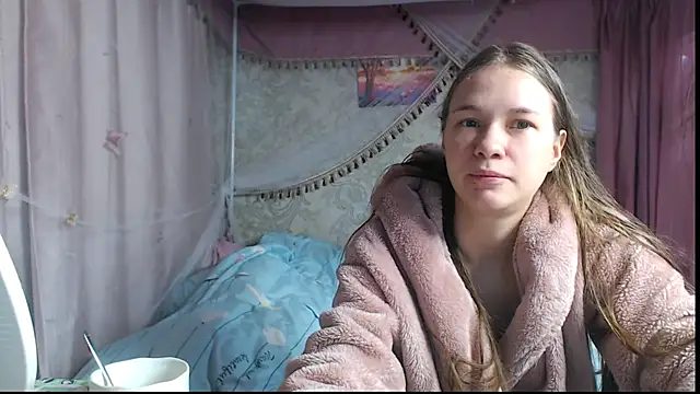 leila bambi  online show from December 21, 2025, 6:59 pm