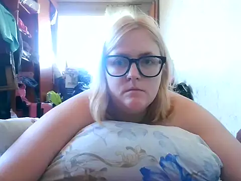 Snapshot of DesireMelissa chatting on October 1, 2025, 8:31 am DesireMelissa online show from October 1, 2025, 8:31 am