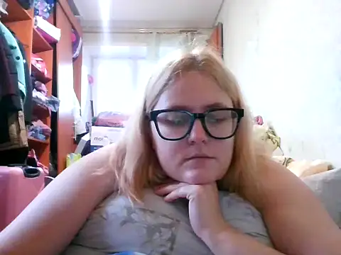 Snapshot of DesireMelissa chatting on October 17, 2025, 5:32 am DesireMelissa online show from October 17, 2025, 5:32 am