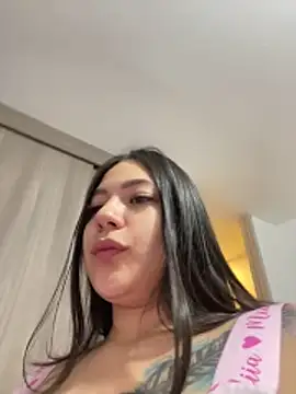 Snapshot of Latina_vanessa chatting on February 9, 2026, 3:21 am Latina vanessa online show from February 9, 2026, 3:21 am