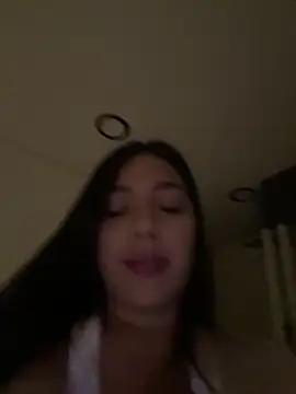 Snapshot of Latina_vanessa chatting on April 22, 2026, 1:52 am Latina vanessa online show from April 22, 2026, 1:52 am