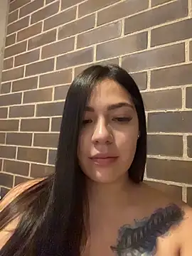 Snapshot of Latina_vanessa chatting on May 4, 2026, 5:47 am Latina vanessa online show from May 4, 2026, 5:47 am