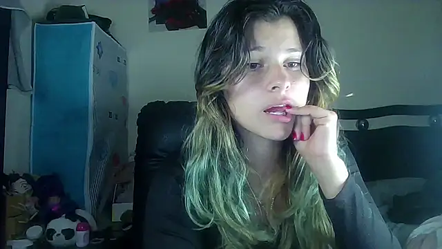 Snapshot of Elith_20 chatting on March 16, 2025, 8:32 am Elith 20 online show from March 16, 2025, 8:32 am