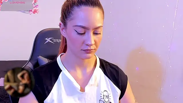 Amypond   online show from October 7, 2025, 2:58 pm