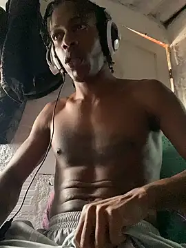 Larry-n-clouds online show from November 24, 2025, 3:34 pm