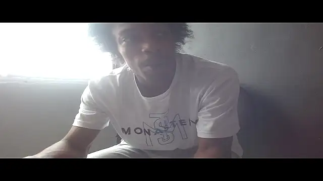 Larry-n-clouds online show from July 30, 2026, 4:39 pm