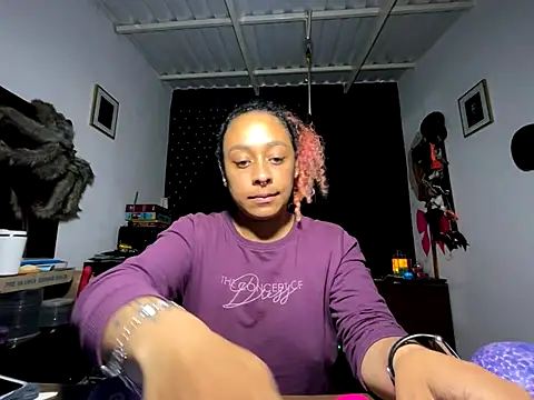 Cata Blue   online show from October 16, 2025, 2:18 pm