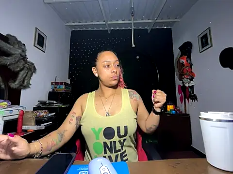 Cata Blue   online show from November 12, 2025, 4:29 pm