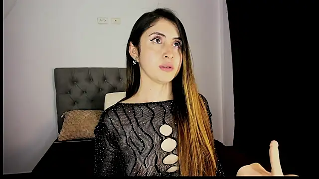 Nicol Swift  online show from February 3, 2025, 8:35 am