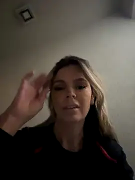 Snapshot of EvaDiamondXX chatting on November 11, 2025, 3:56 pm EvaDiamondXX online show from November 11, 2025, 3:56 pm