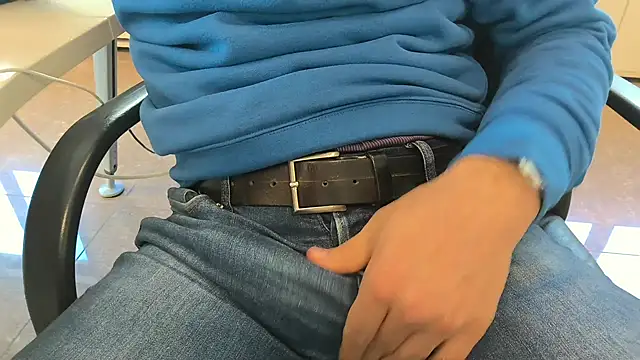 alessandroman2114 online show from November 6, 2025, 11:33 am