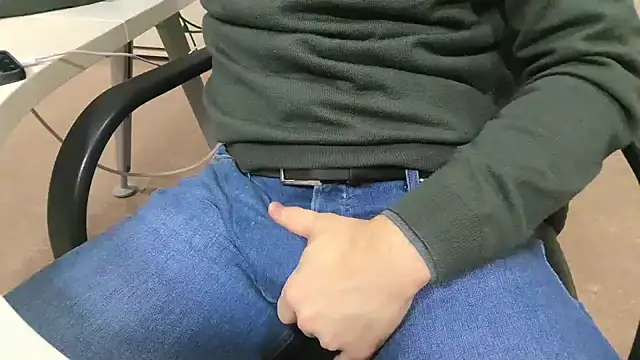 alessandroman2114 online show from February 4, 2026, 5:30 pm