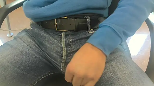 alessandroman2114 online show from March 25, 2026, 11:16 am