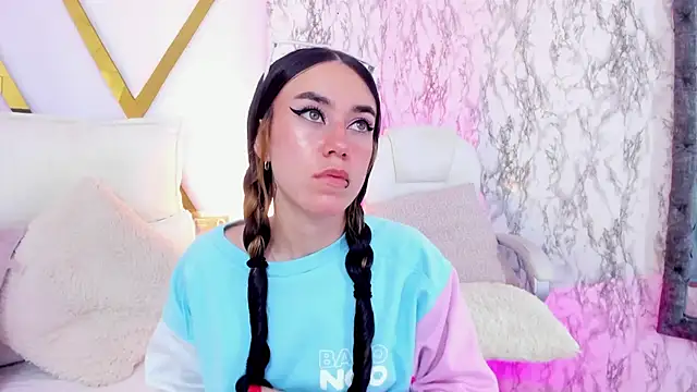 Athziry  online show from January 13, 2025, 9:20 pm