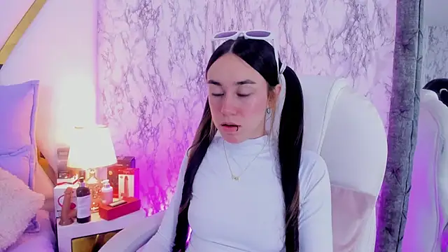 Athziry  online show from January 19, 2025, 7:15 am