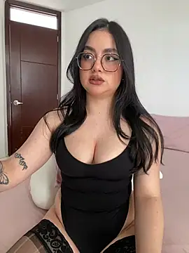 Snapshot of montmariana chatting on June 17, 2026, 9:49 pm montmariana online show from June 17, 2026, 9:49 pm