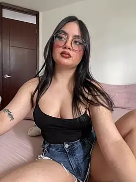 Snapshot of montmariana chatting on June 25, 2026, 5:06 pm montmariana online show from June 25, 2026, 5:06 pm