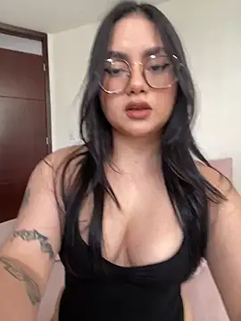 Snapshot of montmariana chatting on July 9, 2026, 4:44 pm montmariana online show from July 9, 2026, 4:44 pm