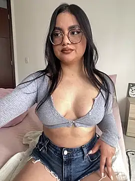 Snapshot of montmariana chatting on July 12, 2026, 5:48 pm montmariana online show from July 12, 2026, 5:48 pm
