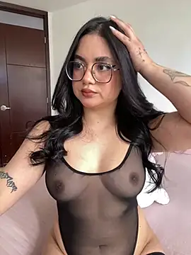 Snapshot of montmariana chatting on July 28, 2026, 4:27 pm montmariana online show from July 28, 2026, 4:27 pm