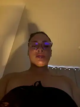 ashley Tompson1 online show from March 17, 2026, 11:13 am