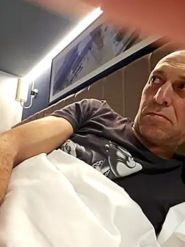 Snapshot of meateater1 chatting on December 8, 2024, 11:29 pm meateater1 online show from December 8, 2024, 11:29 pm