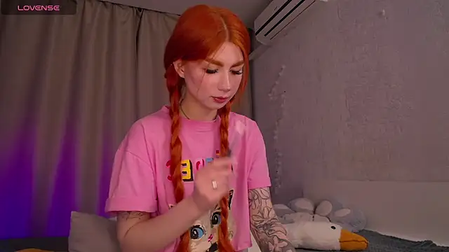 Evaa Moonn  online show from March 17, 2025, 12:41 am