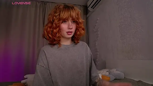 Evaa Moonn  online show from November 4, 2025, 4:33 am