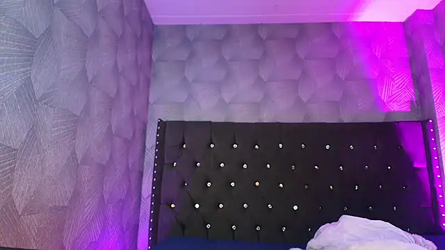 AnnaliOlsenX online show from June 27, 2026, 7:19 pm