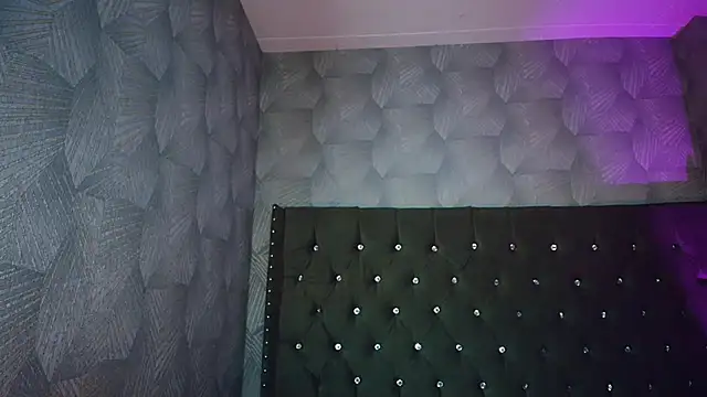 AnnaliOlsenX online show from July 18, 2026, 7:39 pm