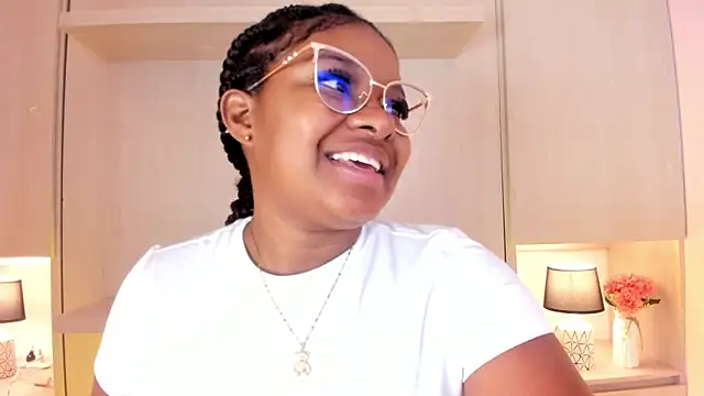 tamaraa smiith online show from November 1, 2025, 7:38 pm