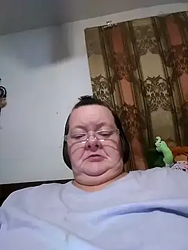 Snapshot of Bayou_Woman68 chatting on April 13, 2026, 12:32 pm Bayou Woman68 online show from April 13, 2026, 12:32 pm
