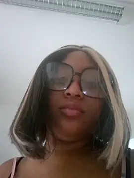 Adelehottman online show from November 7, 2025, 12:49 pm