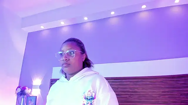 Adelehottman online show from April 8, 2026, 12:05 pm