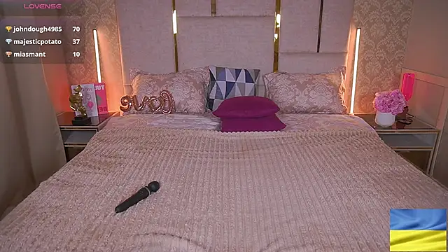 Snapshot of SusieWood chatting on February 25, 2025, 12:14 am SusieWood online show from February 25, 2025, 12:14 am