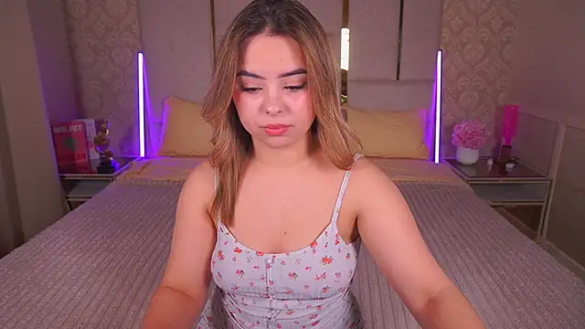 Snapshot of SusieWood chatting on March 17, 2025, 9:02 pm SusieWood online show from March 17, 2025, 9:02 pm