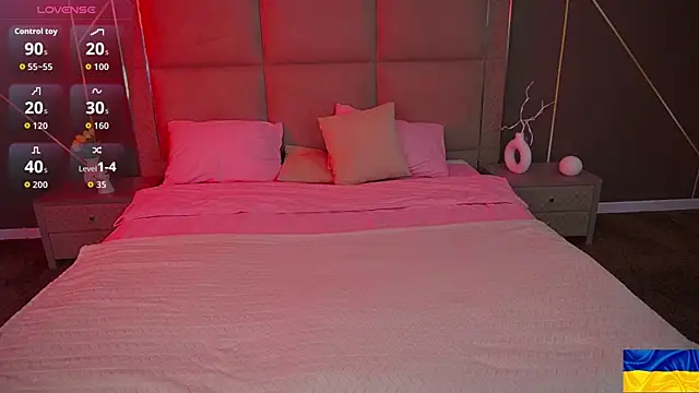 Snapshot of SusieWood chatting on October 26, 2025, 8:48 pm SusieWood online show from October 26, 2025, 8:48 pm