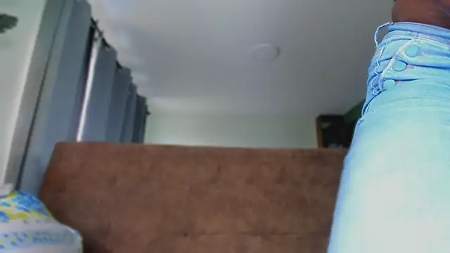 Almaahotxxx online show from April 1, 2026, 8:28 pm