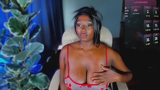 Snapshot of Almaahotxxx chatting on June 10, 2026, 2:05 pm Almaahotxxx online show from June 10, 2026, 2:05 pm