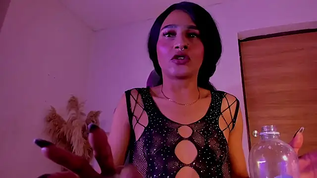 carolinemiller7 online show from December 14, 2025, 8:02 pm