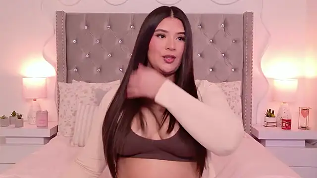 JuliaSUMMERS2022 online show from January 17, 2026, 12:59 am