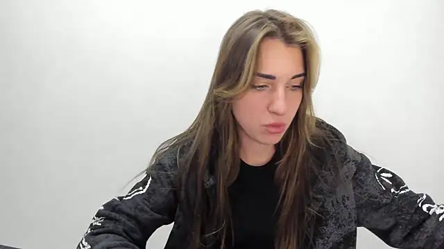 Summmmersky online show from February 9, 2025, 4:18 pm