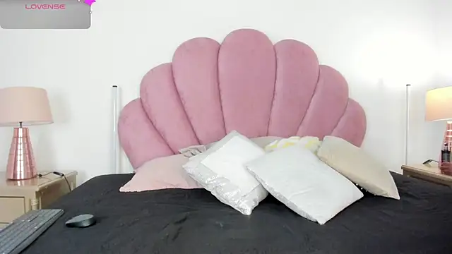 Paytonferrara online show from March 12, 2026, 3:12 am