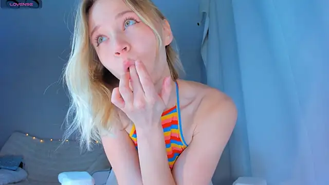 JennyWoody online show from November 23, 2025, 2:33 am