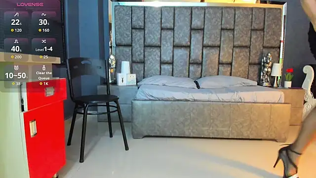 Matureyulyet online show from October 4, 2025, 9:24 pm